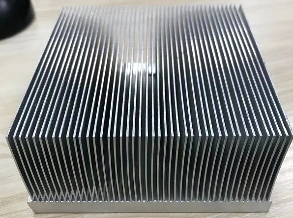 Highly efficient skived fin heat sink
