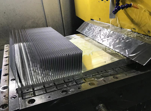 Highly efficient skived fin heat sink